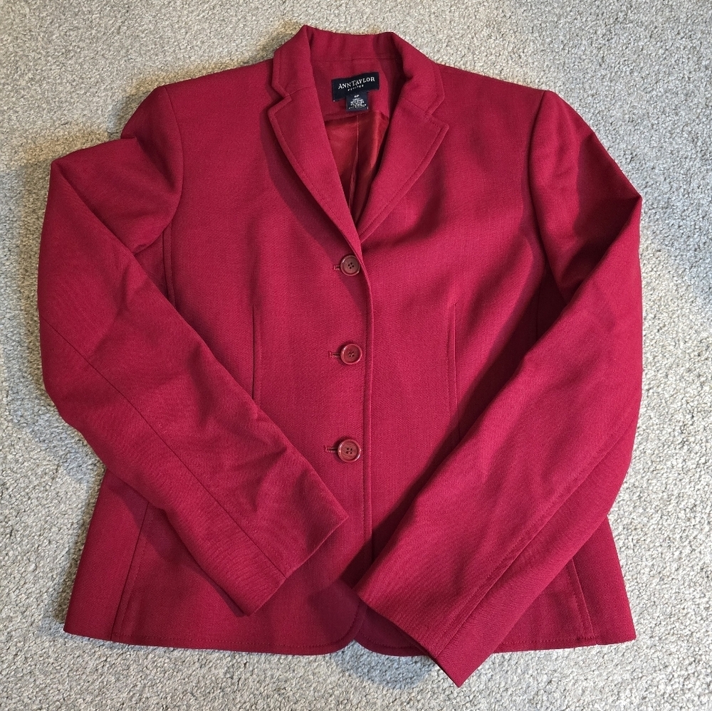 Ann Taylor Deep Red Size 4P Cropped Double Knit Blazer EUC
